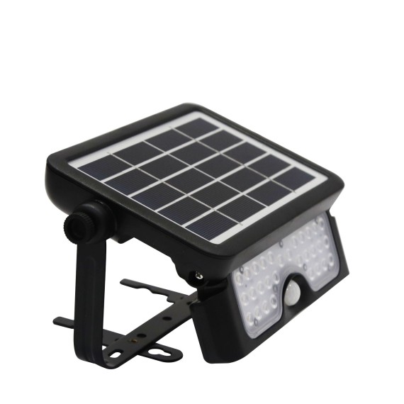 HAWK: Solarstrahler mit 500 Lumen und langer Autonomie