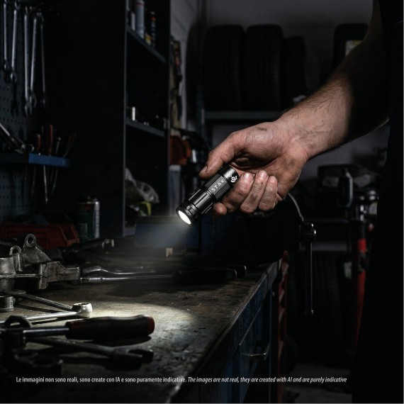 MIGHTY MIKE : Lampe torche LED rechargeable de...