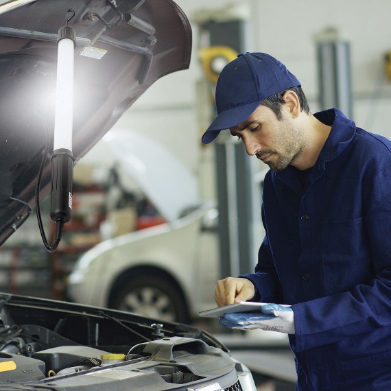 LED-WERKSTATT: Arbeitsleuchte mit LED-Röhre und...