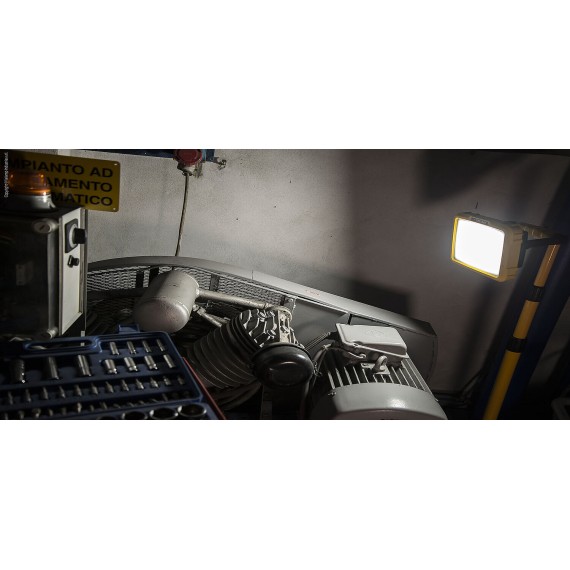 X-BLAST RECHARGEABLE 30W : projecteur LED...