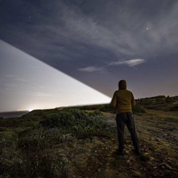 MAMBA : Lampe torche LED rechargeable de 5000...