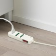 Multiprise avec fiche coudée 10 A et 3 prises va-et-vient 10/16 A. Interrupteur de sécurité. Blanche.