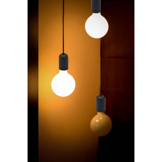 E27 thermoplastic lamp holder with smooth outer...