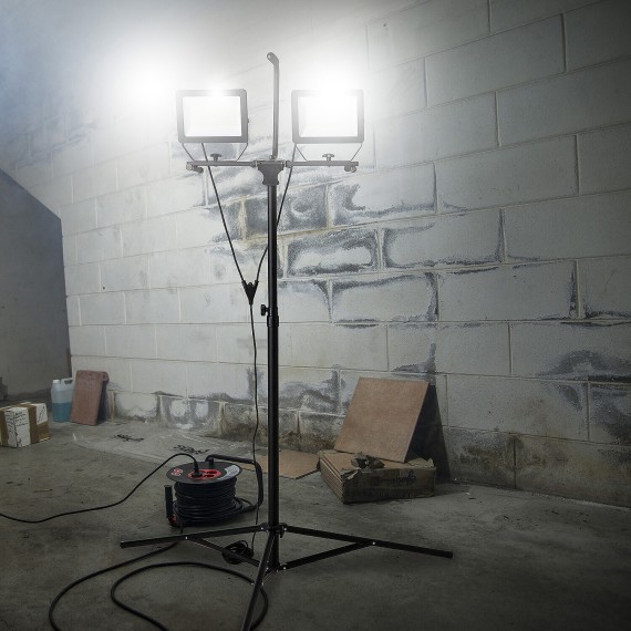 MINOS : 2 projecteurs trépieds LED, 2 x 100 W,...